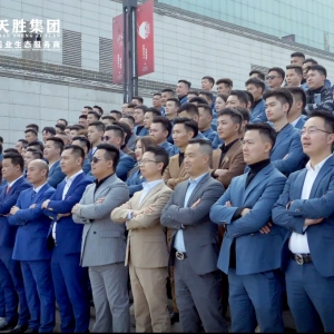 天胜家族列阵在前，势不可挡