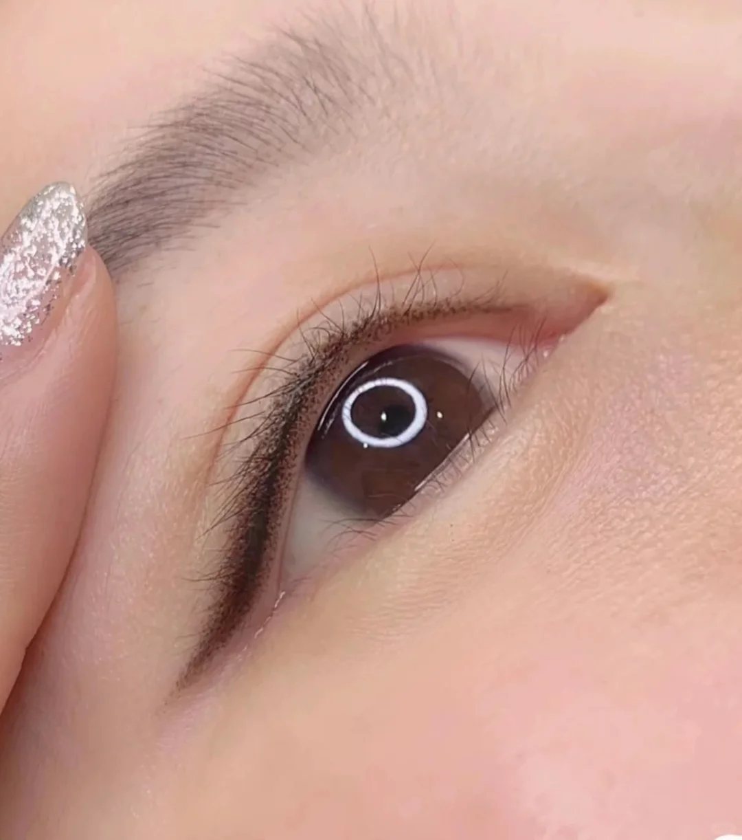 不露痕迹,却让双眼更美。美瞳线的魅力,做了才知道!(图5) image.png